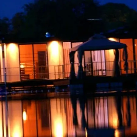 Green Island Floating Cottage Daire *